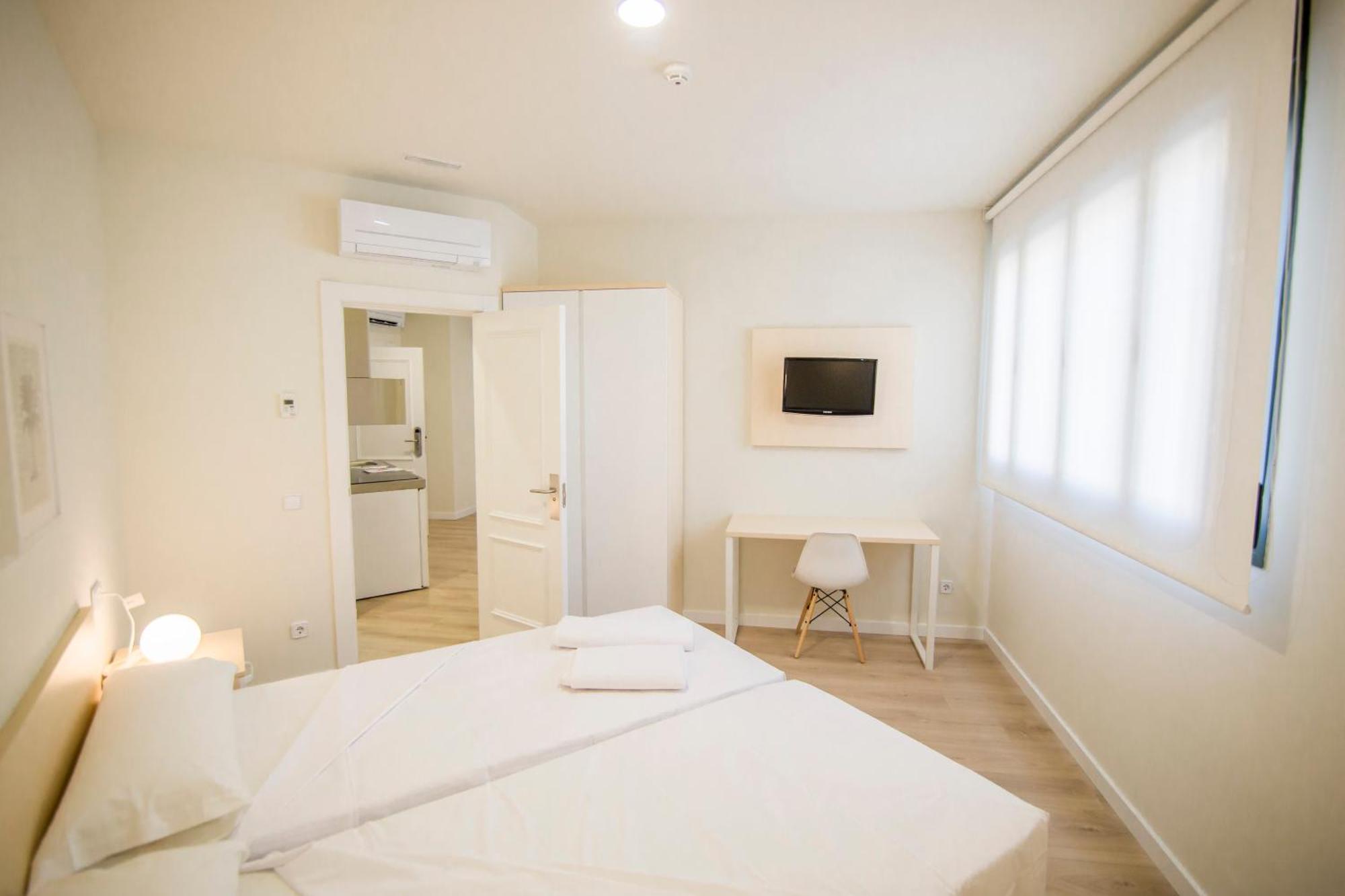 Apartamentos Plaza de Santiago - Estudios Turisticos - 1 LLAVE Pinto Exterior foto