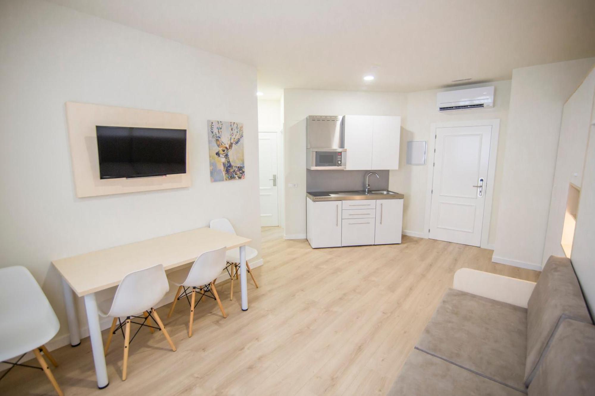 Apartamentos Plaza de Santiago - Estudios Turisticos - 1 LLAVE Pinto Exterior foto