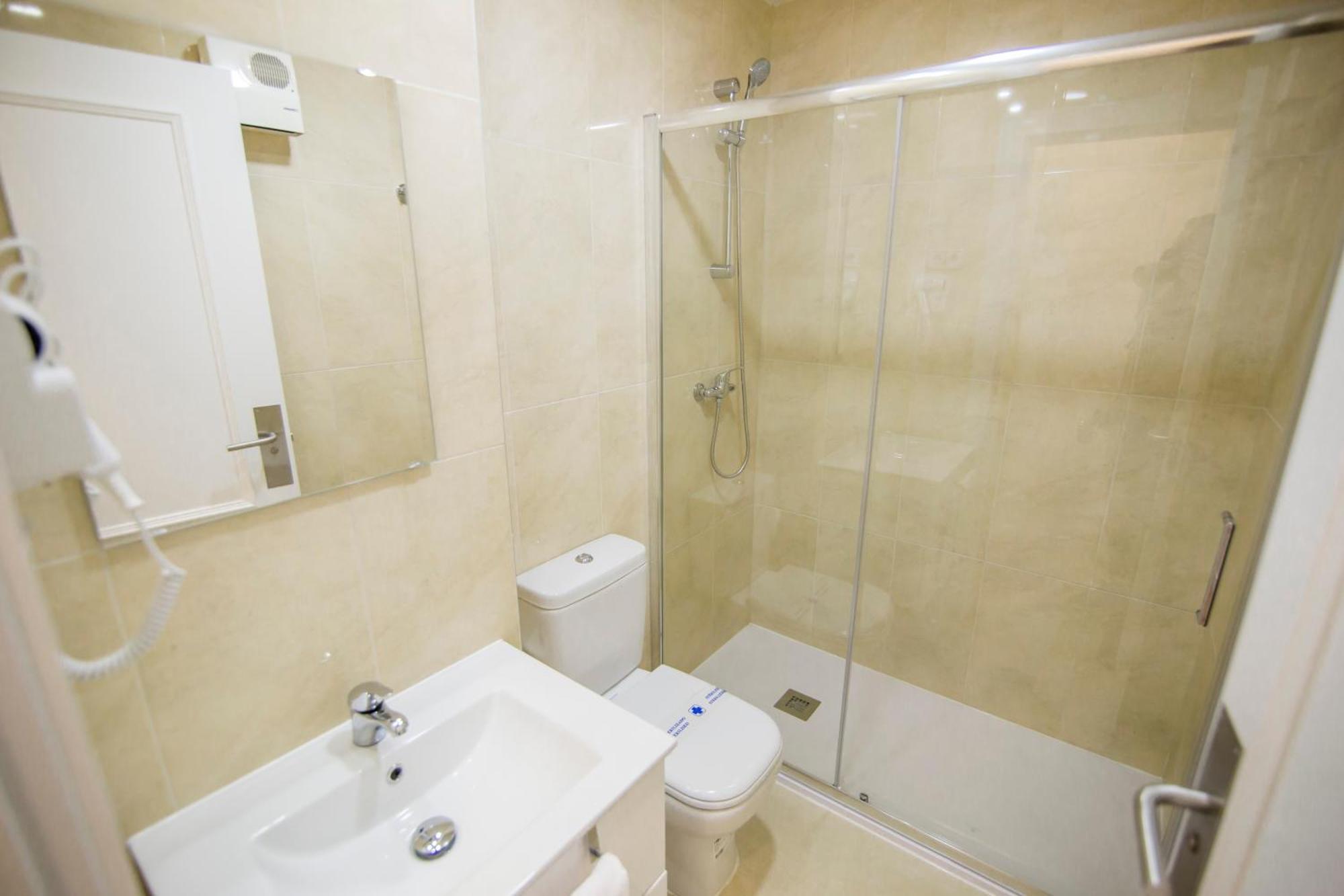 Apartamentos Plaza de Santiago - Estudios Turisticos - 1 LLAVE Pinto Exterior foto