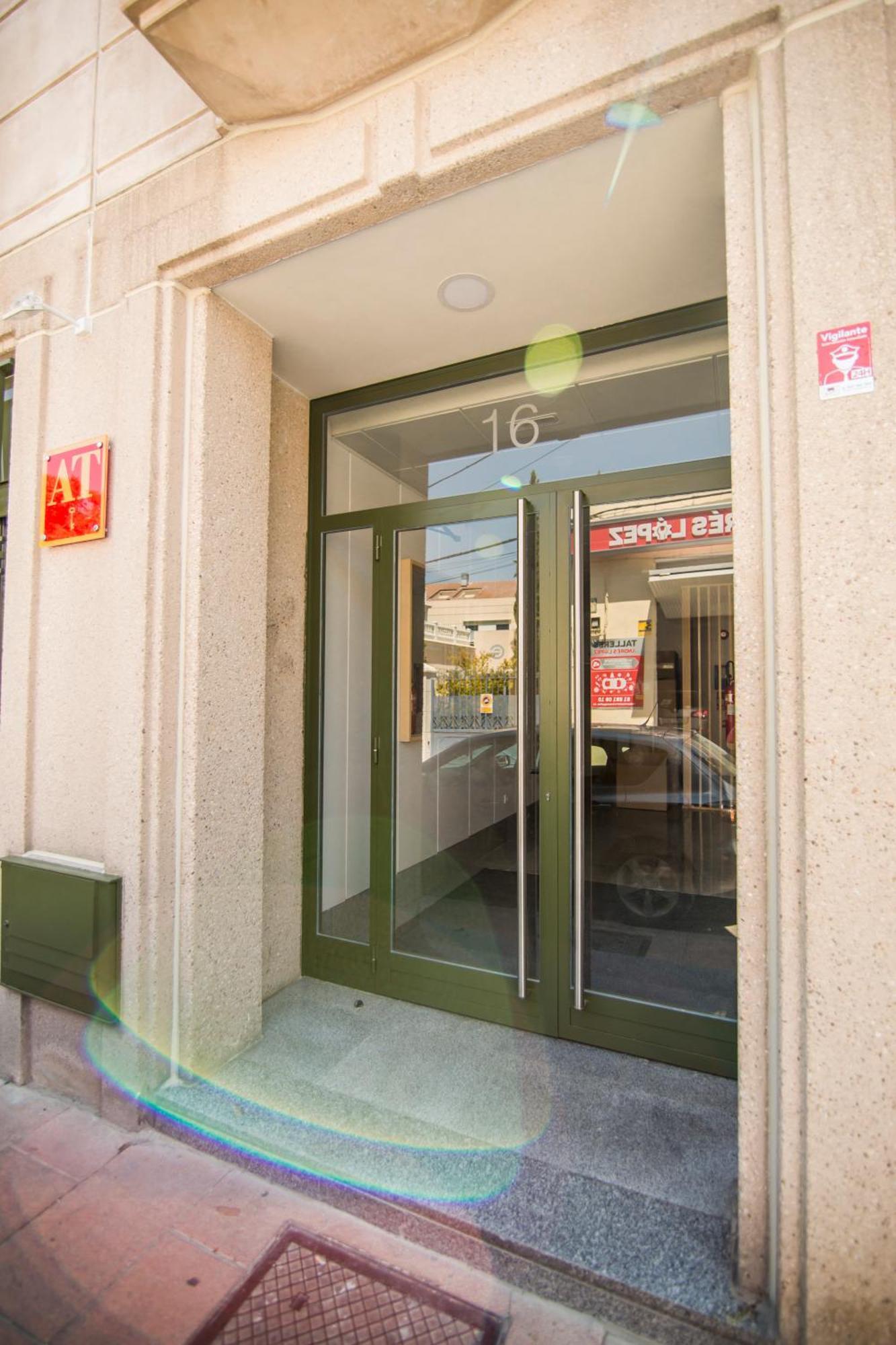 Apartamentos Plaza de Santiago - Estudios Turisticos - 1 LLAVE Pinto Exterior foto